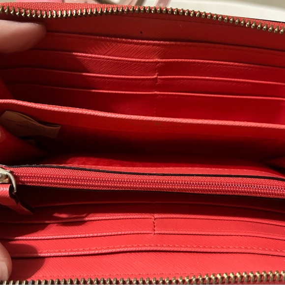 Red Women's kate spade wallett - Picture 3 of 3
